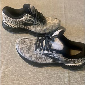 Brooks Adrenaline 19.  Size 9 woman’s